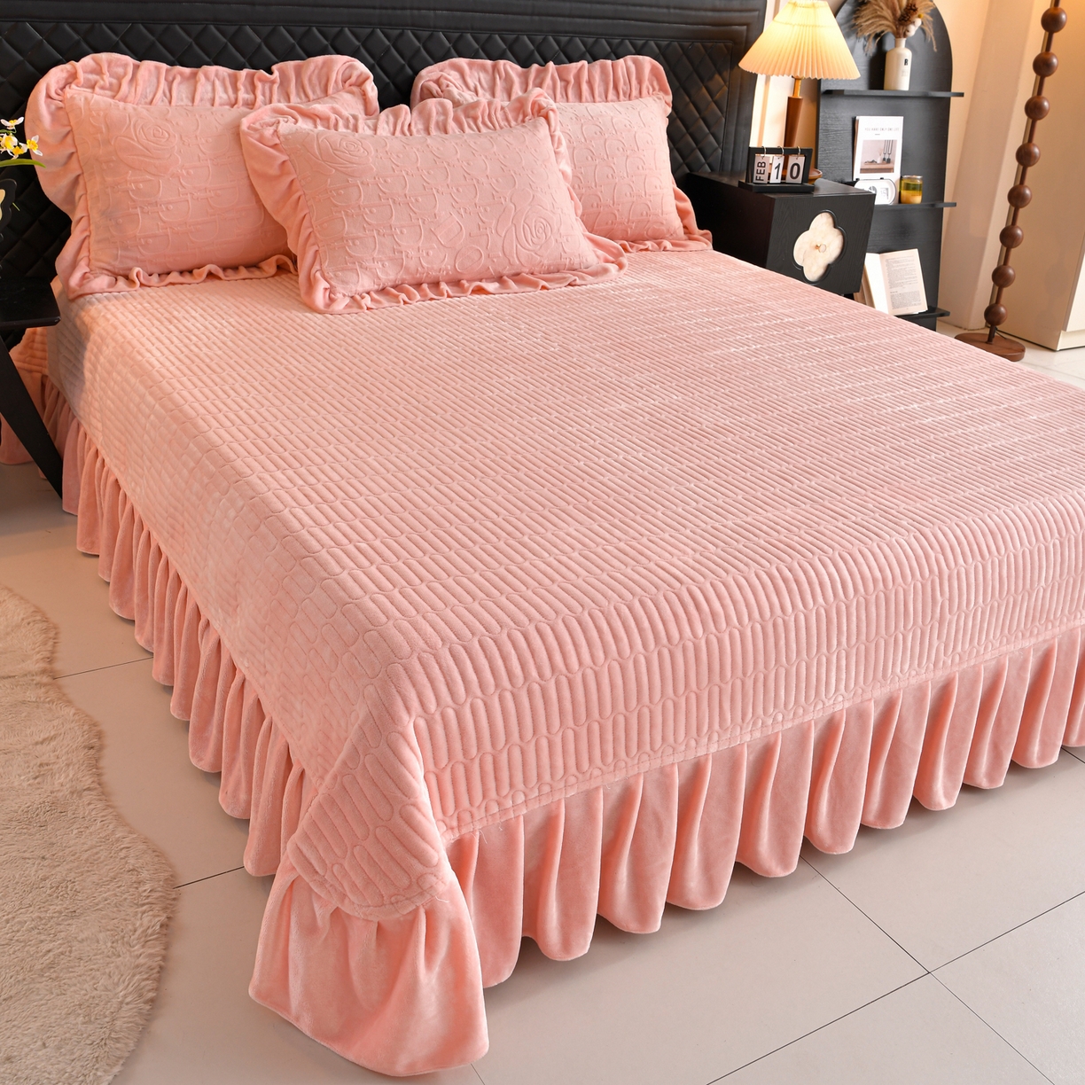 91家纺网 家纺一手货源 找家纺 （总）赫本家纺  2025新款高克重纯色花边款雕花绒床盖款四件套