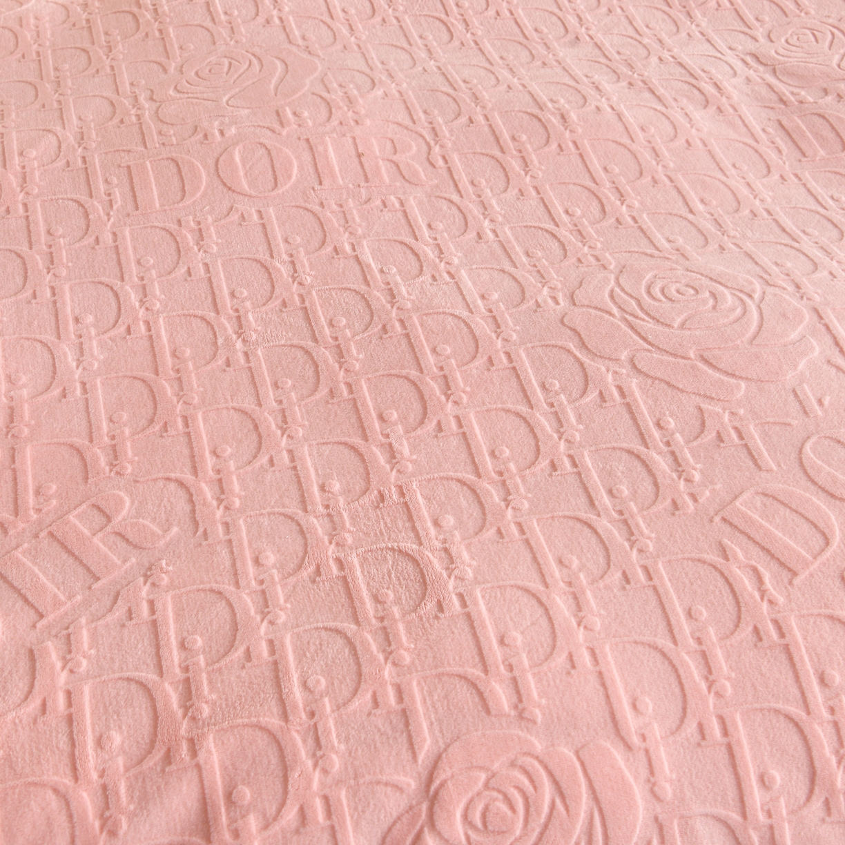 91家纺网 家纺一手货源 找家纺 （总）赫本家纺  2025新款高克重纯色花边款雕花绒床盖款四件套