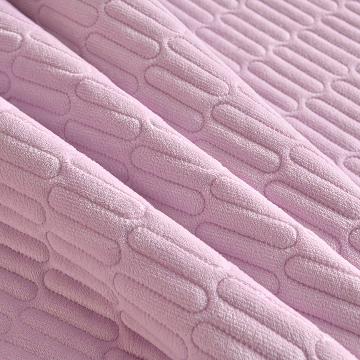 91家纺网 家纺一手货源 找家纺 赫本家纺  2025新款高克重纯色花边款雕花绒床盖款四件套 繁花-紫