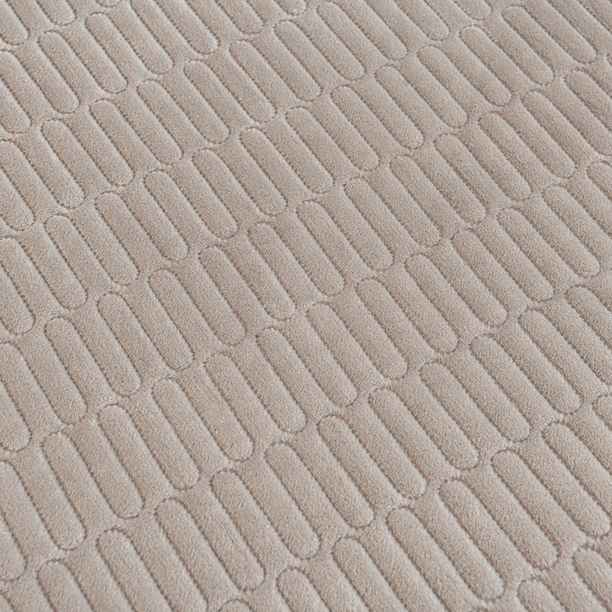 91家纺网 家纺一手货源 找家纺 赫本家纺  2025新款高克重纯色花边款雕花绒床盖款四件套 摩卡-灰