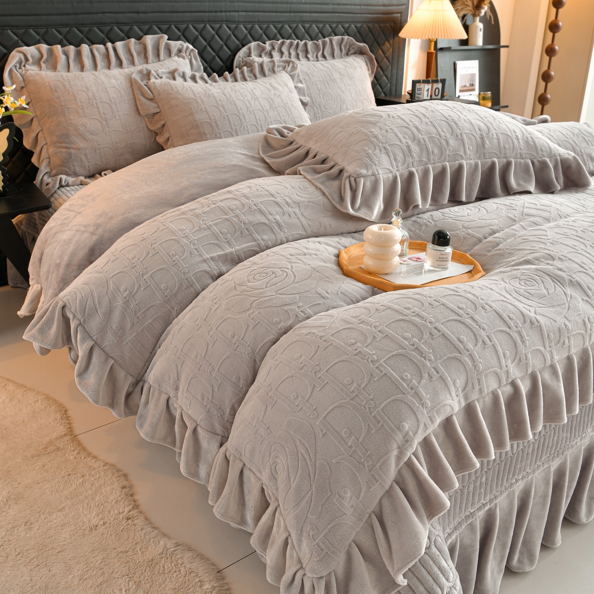 赫本家纺  2025新款高克重纯色花边款雕花绒床盖款四件套 摩卡-灰
