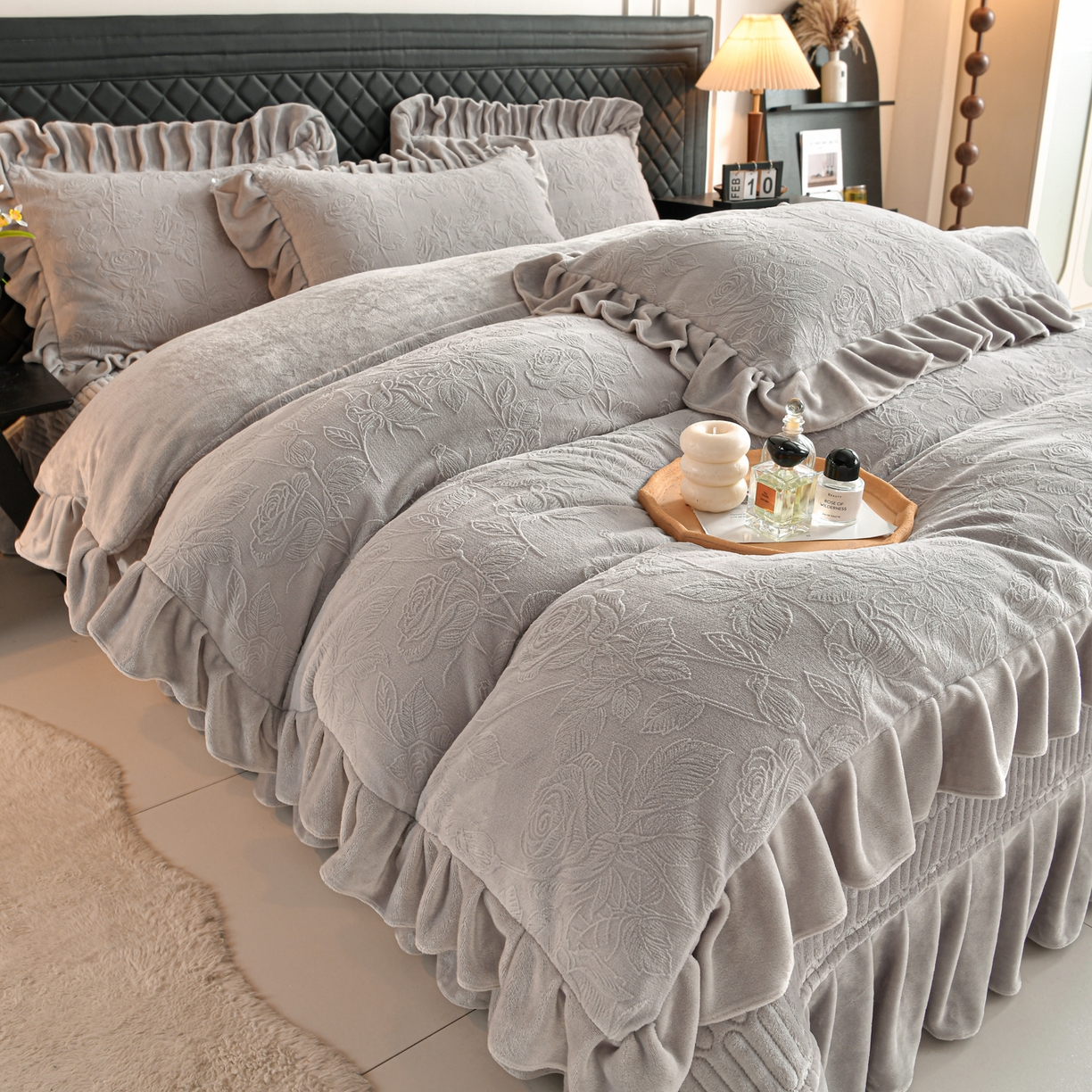 赫本家纺  2025新款高克重纯色花边款雕花绒床盖款四件套 繁花-灰