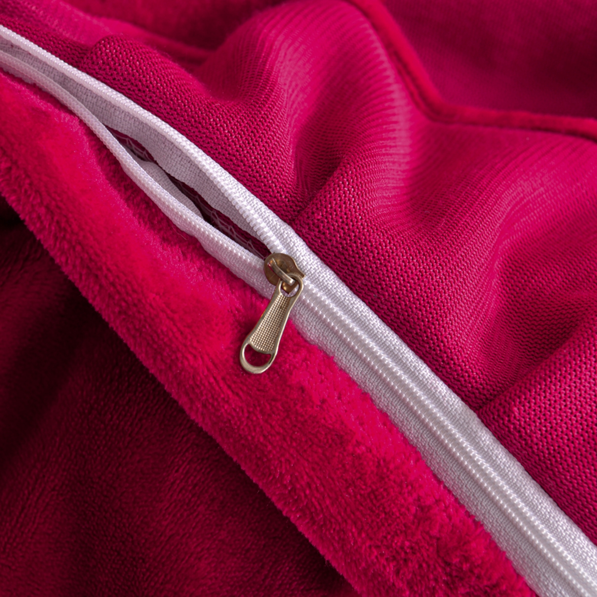 91家纺网 家纺一手货源 找家纺 赫本家纺  2025新款高克重纯色花边款雕花绒床盖款四件套 摩卡-红