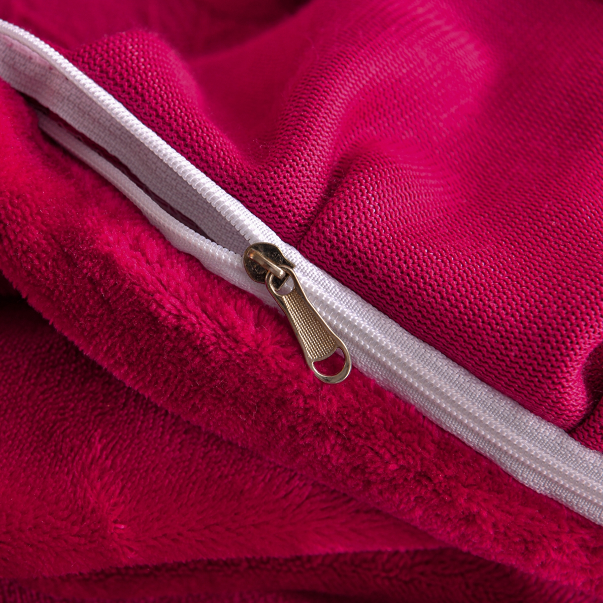 91家纺网 家纺一手货源 找家纺 赫本家纺  2025新款高克重纯色花边款雕花绒床盖款四件套 繁花-红