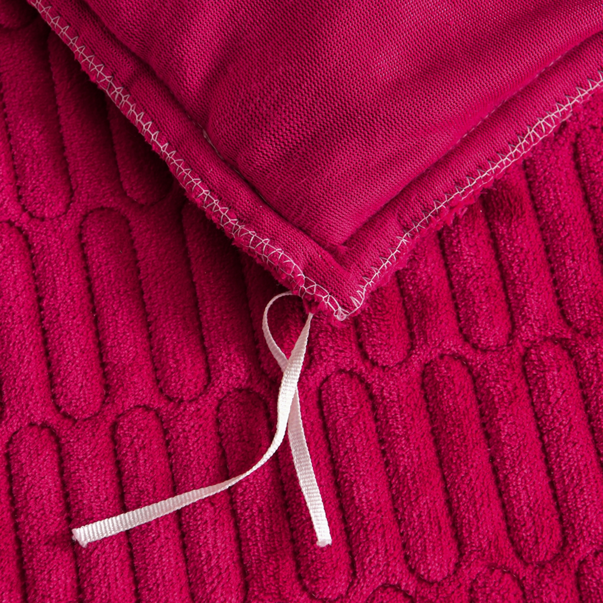 91家纺网 家纺一手货源 找家纺 赫本家纺  2025新款高克重纯色花边款雕花绒床盖款四件套 繁花-红