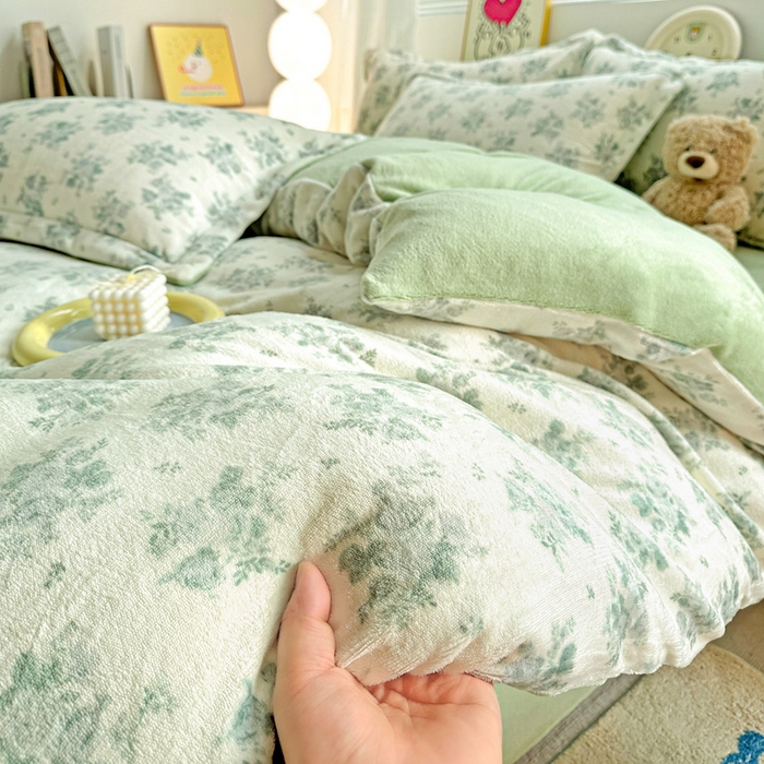 91家纺网 家纺一手货源 找家纺 简一 2025新款小清新牛奶绒印花四件套-花卉系列 清新花梦-绿