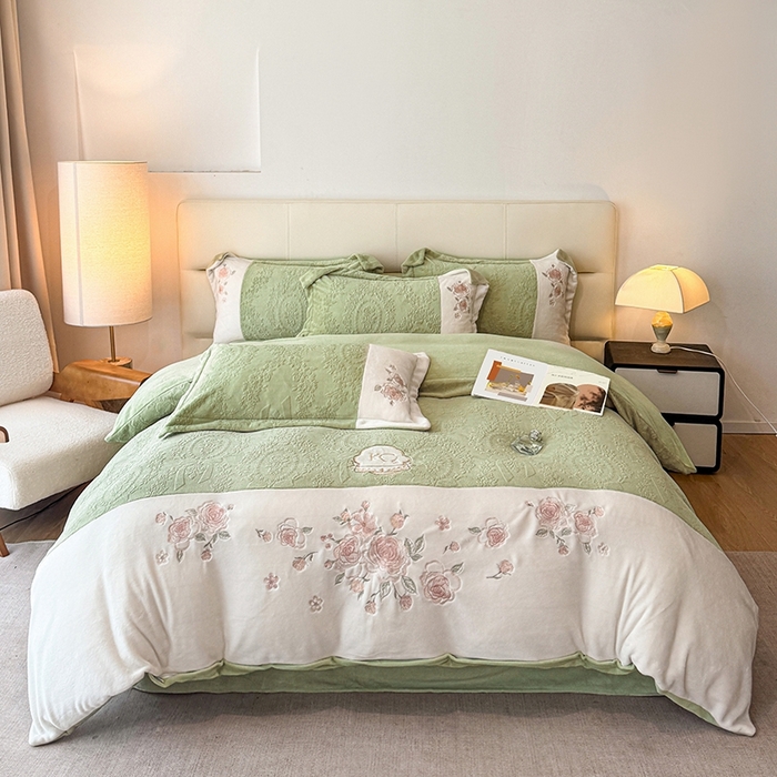 91家纺网 家纺一手货源 找家纺 金牛座家纺 2025新款公主轻奢雕花牛奶绒刺绣四件套-韵律系列 【控价 售价请勿低于178】 韵律-浅緑