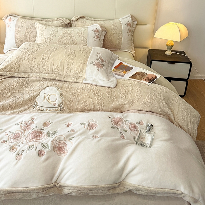 91家纺网 家纺一手货源 找家纺 金牛座家纺 2025新款公主轻奢雕花牛奶绒刺绣四件套-韵律系列 【控价 售价请勿低于178】 韵律-香槟