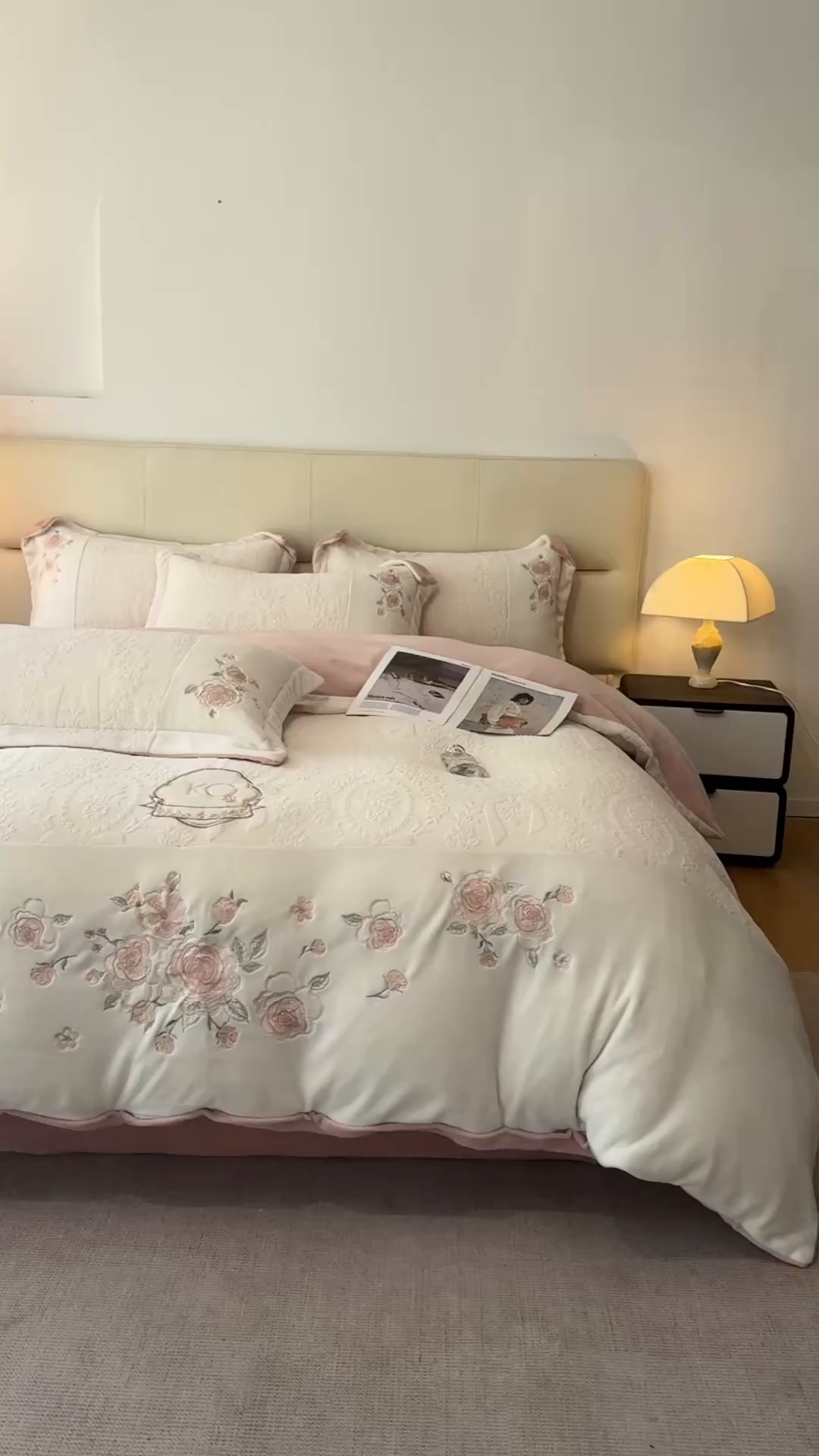 91家纺网 家纺一手货源 找家纺 金牛座家纺 2025新款公主轻奢雕花牛奶绒刺绣四件套-韵律系列 【控价 售价请勿低于178】 韵律-奶白