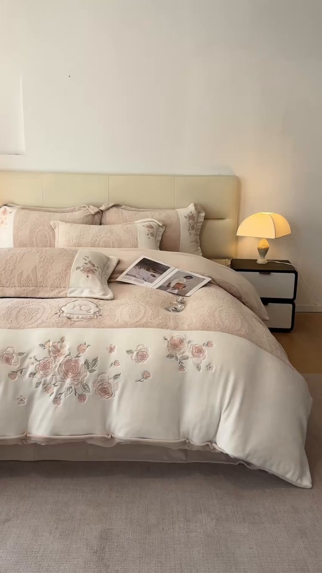 91家纺网 家纺一手货源 找家纺 金牛座家纺 2025新款公主轻奢雕花牛奶绒刺绣四件套-韵律系列 【控价 售价请勿低于178】 韵律-香槟