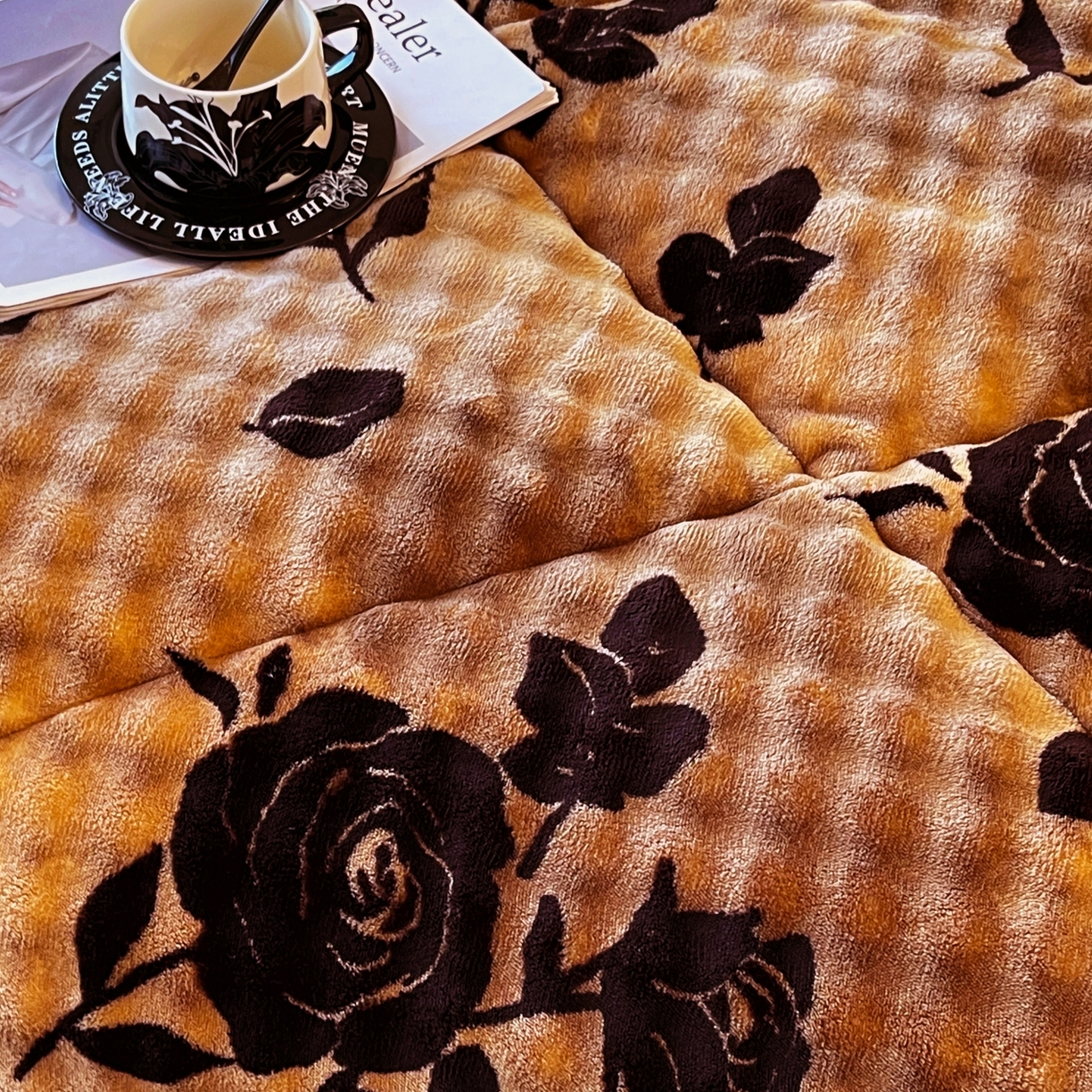 91家纺网 家纺一手货源 找家纺 云家 2025直播热款兔兔绒豆豆被三层夹棉加厚毛毯毯子牛奶绒冬被泡泡兔毛绒保暖被子被芯 盛放