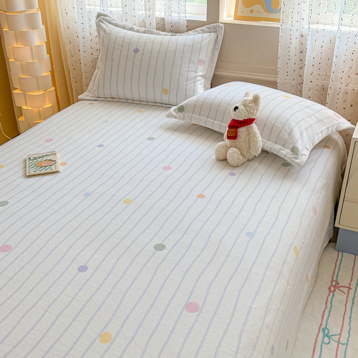 91家纺网 家纺一手货源 找家纺 丽美人 2025新款高克重印花牛奶绒无印风床单款（A类母婴级面料） 波点蓝条