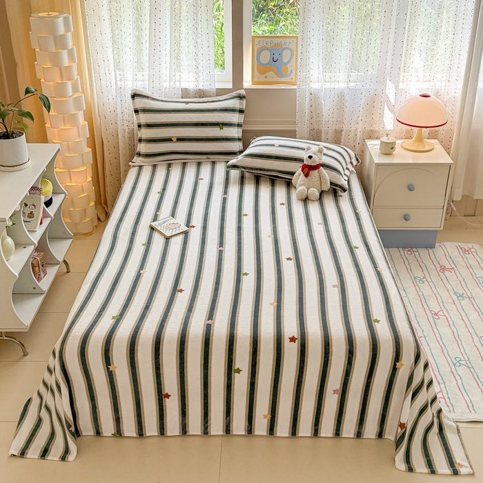 91家纺网 家纺一手货源 找家纺 丽美人 2025新款高克重印花牛奶绒无印风床单款（A类母婴级面料） 彩星黑条