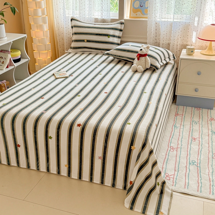 91家纺网 家纺一手货源 找家纺 丽美人 2025新款高克重印花牛奶绒无印风床单款（A类母婴级面料） 彩星黑条