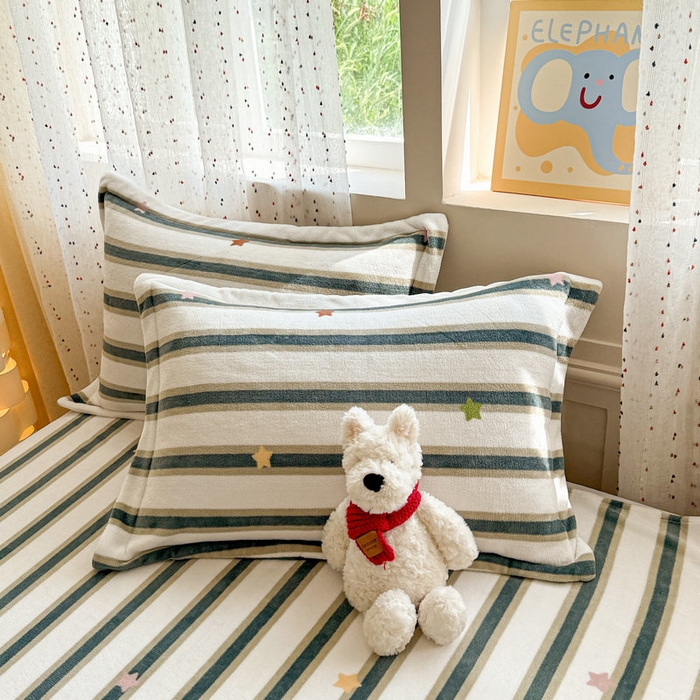 91家纺网 家纺一手货源 找家纺 丽美人 2025新款高克重印花牛奶绒无印风床单款（A类母婴级面料） 彩星黑条