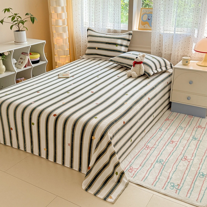 91家纺网 家纺一手货源 找家纺 丽美人 2025新款高克重印花牛奶绒无印风床单款（A类母婴级面料） 彩星黑条