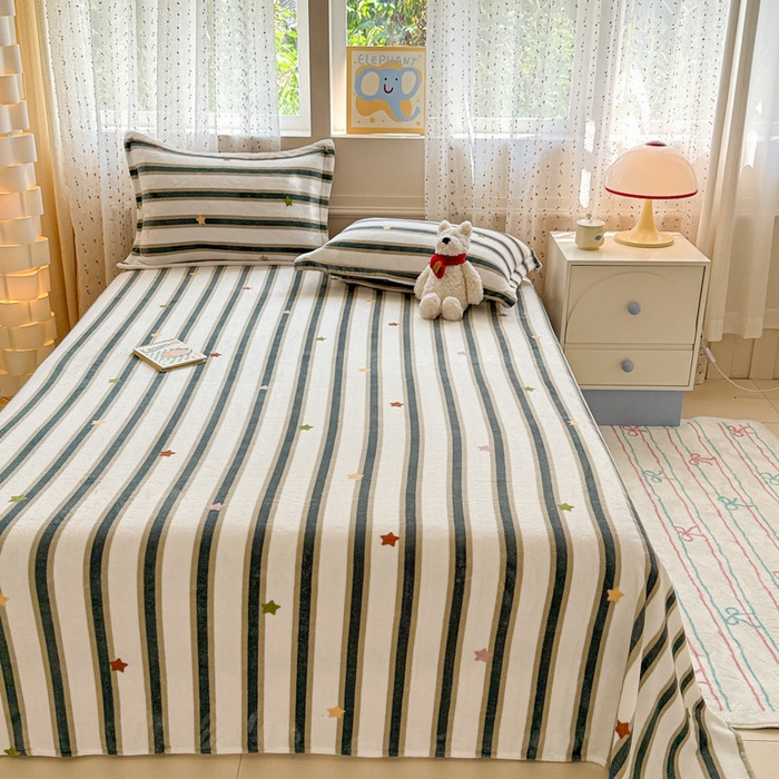 91家纺网 家纺一手货源 找家纺 丽美人 2025新款高克重印花牛奶绒无印风床单款（A类母婴级面料） 彩星黑条