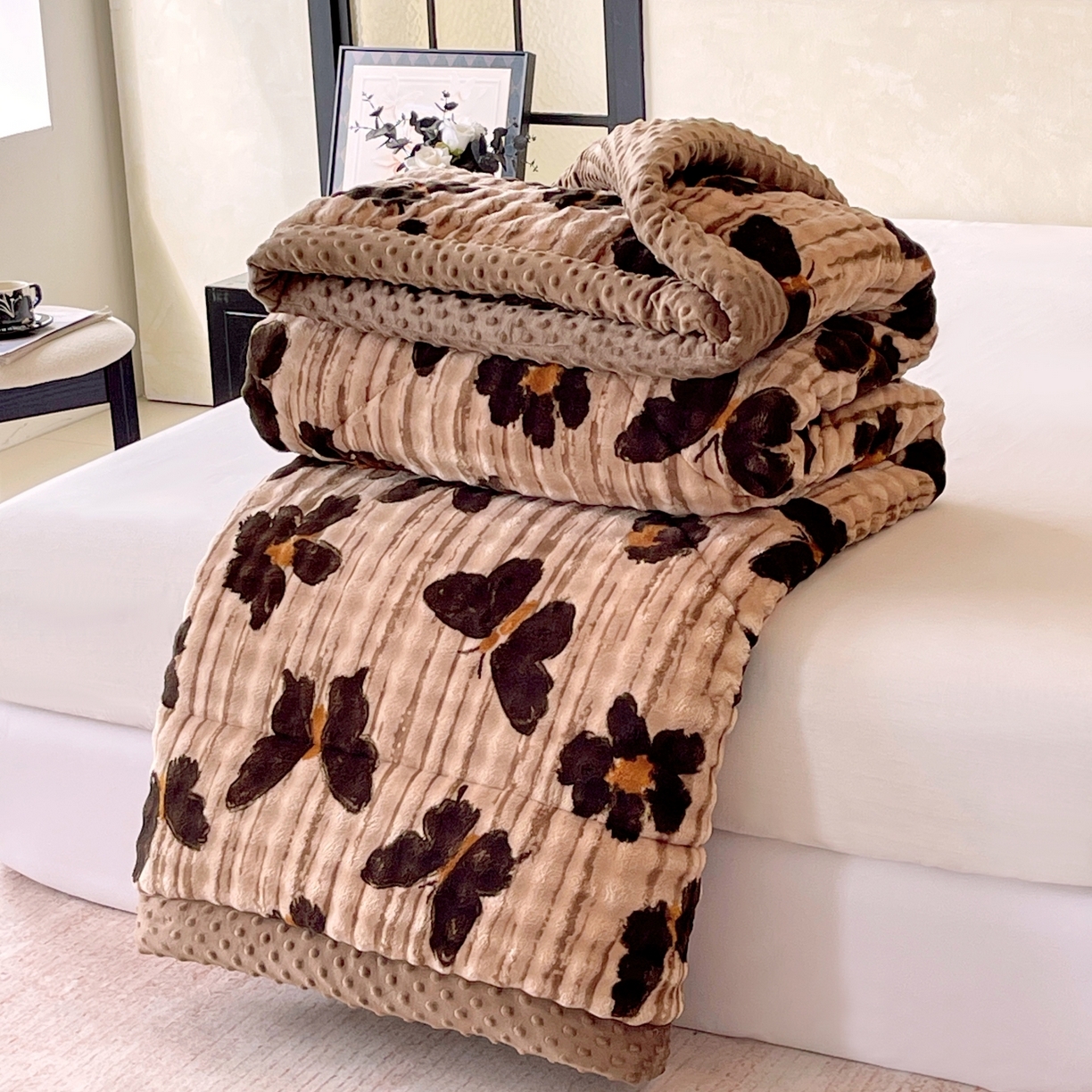 91家纺网 家纺一手货源 找家纺 云家 2025直播热款兔兔绒豆豆被三层夹棉加厚毛毯毯子牛奶绒冬被泡泡兔毛绒保暖被子被芯 福蝶