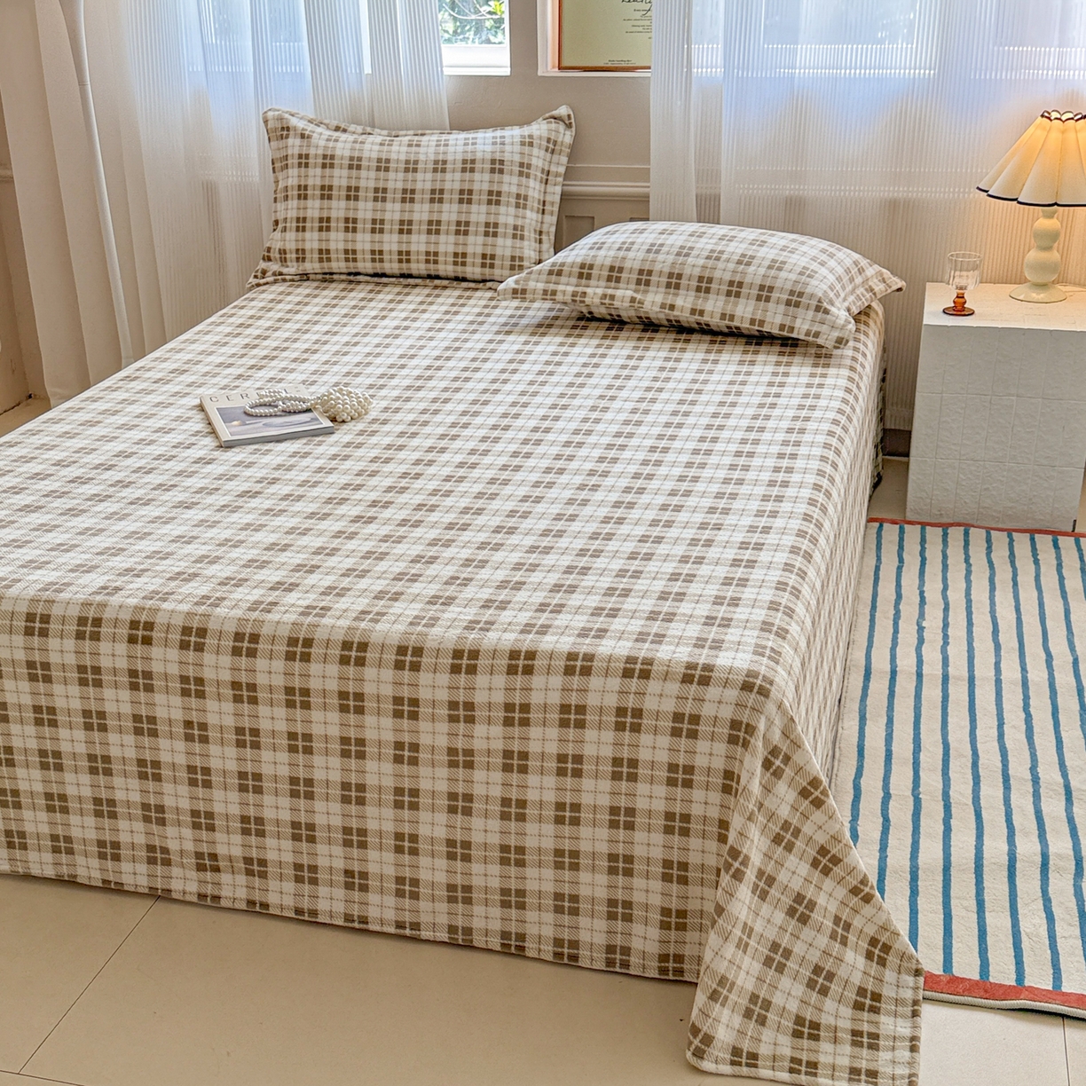 91家纺网 家纺一手货源 找家纺 丽美人 2025新款高克重印花牛奶绒无印风床单款（A类母婴级面料） 简约咖格