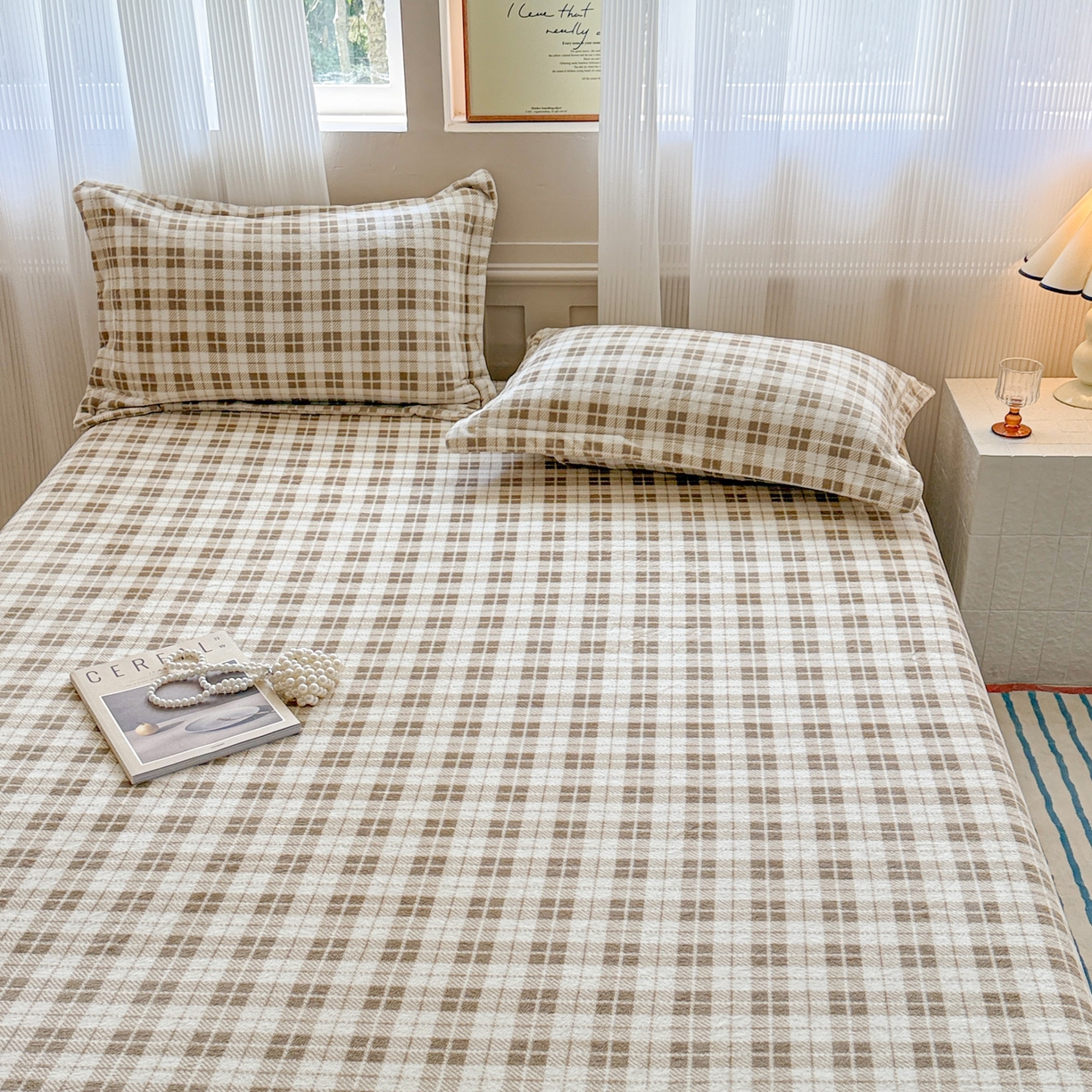 91家纺网 家纺一手货源 找家纺 丽美人 2025新款高克重印花牛奶绒无印风床单款（A类母婴级面料） 简约咖格