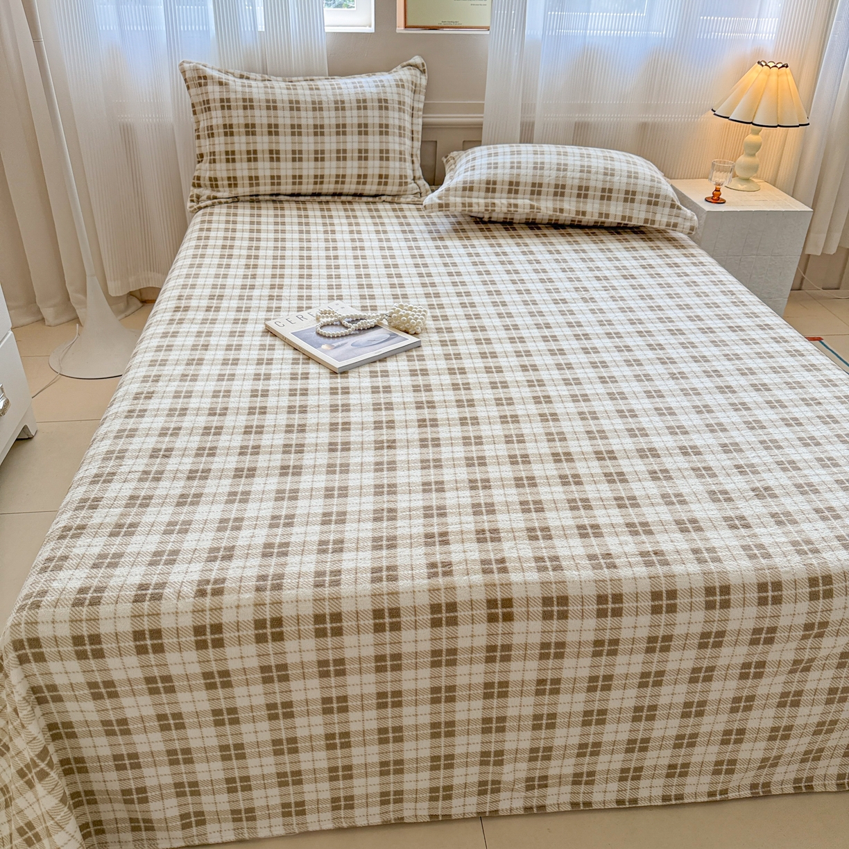 91家纺网 家纺一手货源 找家纺 丽美人 2025新款高克重印花牛奶绒无印风床单款（A类母婴级面料） 简约咖格