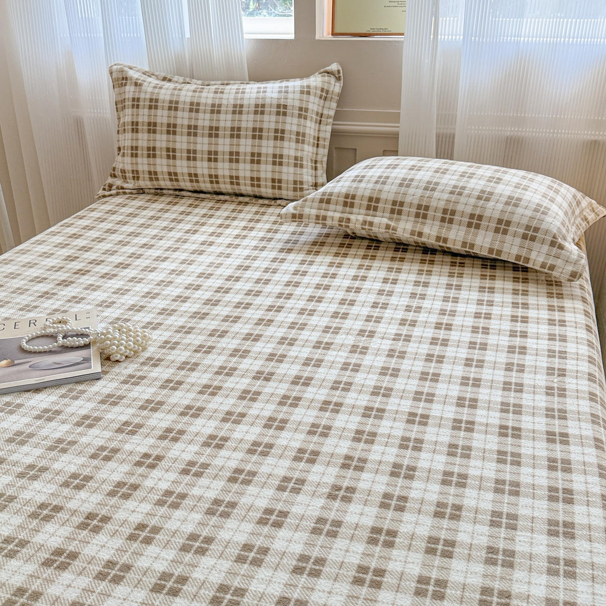 91家纺网 家纺一手货源 找家纺 丽美人 2025新款高克重印花牛奶绒无印风床单款（A类母婴级面料） 简约咖格