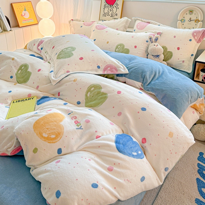 91家纺网 家纺一手货源 找家纺 简一 2025新款小清新牛奶绒印花四件套-花卉系列 炫彩爱心