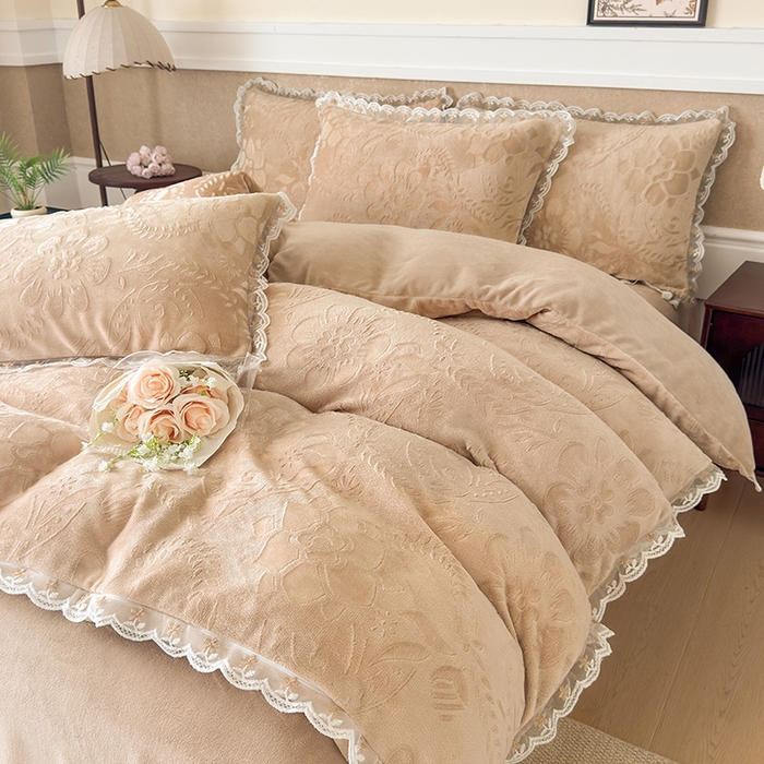 91家纺网 家纺一手货源 找家纺 （总）好漂靓 2025新款高克重雕花绒牛奶绒四件套--花之恋