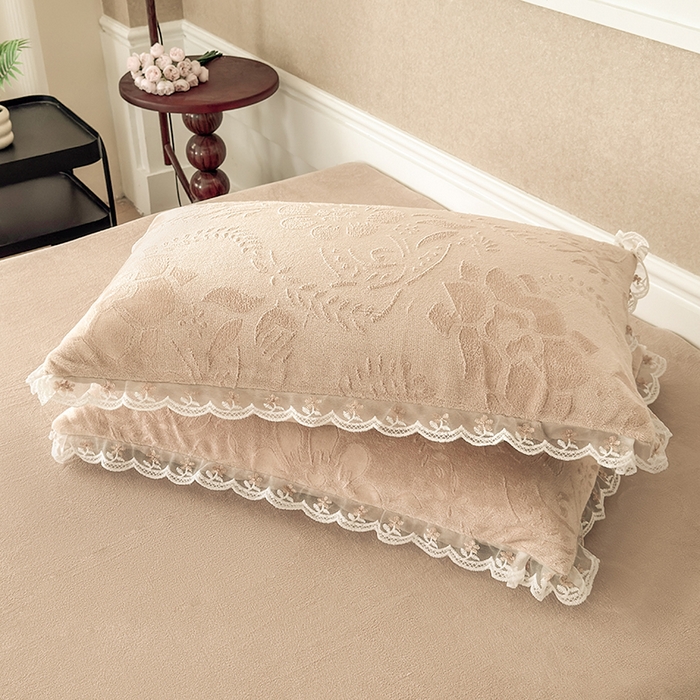 91家纺网 家纺一手货源 找家纺 （总）好漂靓 2025新款高克重雕花绒牛奶绒四件套--花之恋