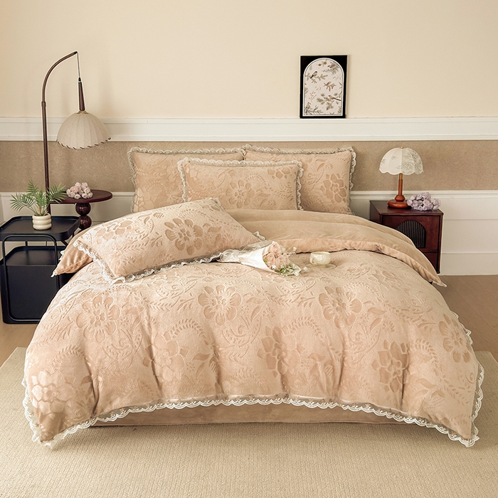 91家纺网 家纺一手货源 找家纺 （总）好漂靓 2025新款高克重雕花绒牛奶绒四件套--花之恋