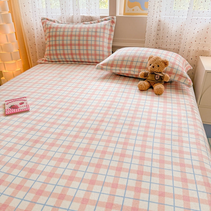 91家纺网 家纺一手货源 找家纺 丽美人 2025新款高克重印花牛奶绒无印风床单款（A类母婴级面料） 蓝粉大格