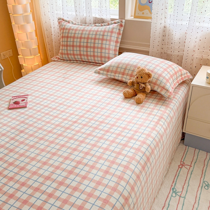 91家纺网 家纺一手货源 找家纺 丽美人 2025新款高克重印花牛奶绒无印风床单款（A类母婴级面料） 蓝粉大格