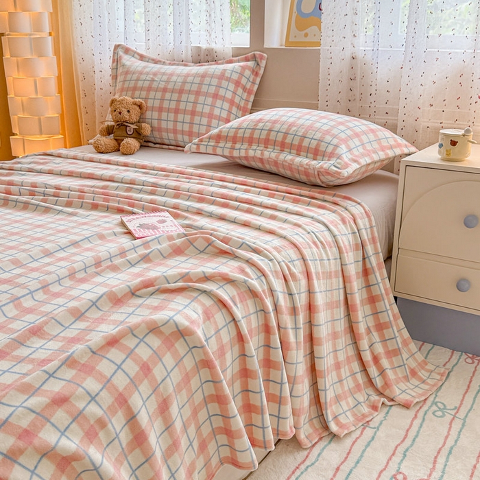 91家纺网 家纺一手货源 找家纺 丽美人 2025新款高克重印花牛奶绒无印风床单款（A类母婴级面料） 蓝粉大格