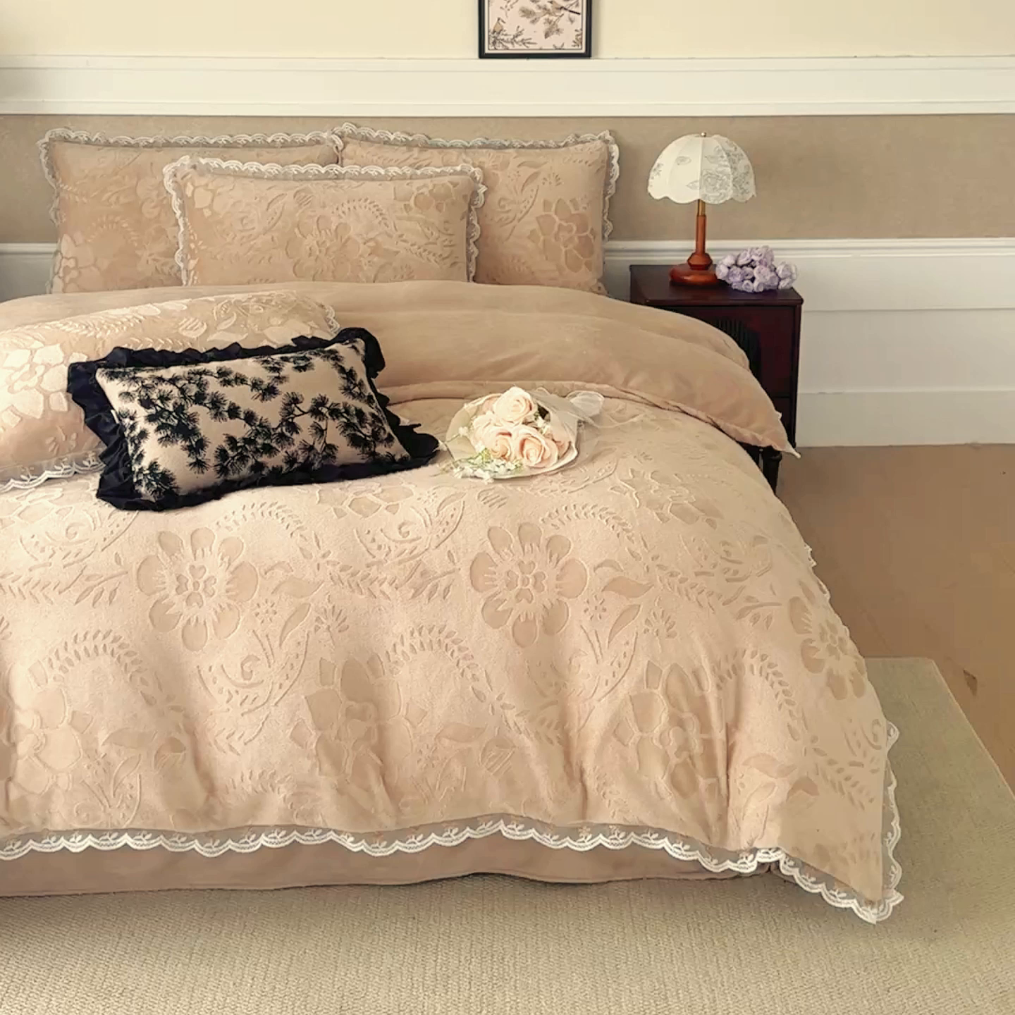 91家纺网 家纺一手货源 找家纺 （总）好漂靓 2025新款高克重雕花绒牛奶绒四件套--花之恋