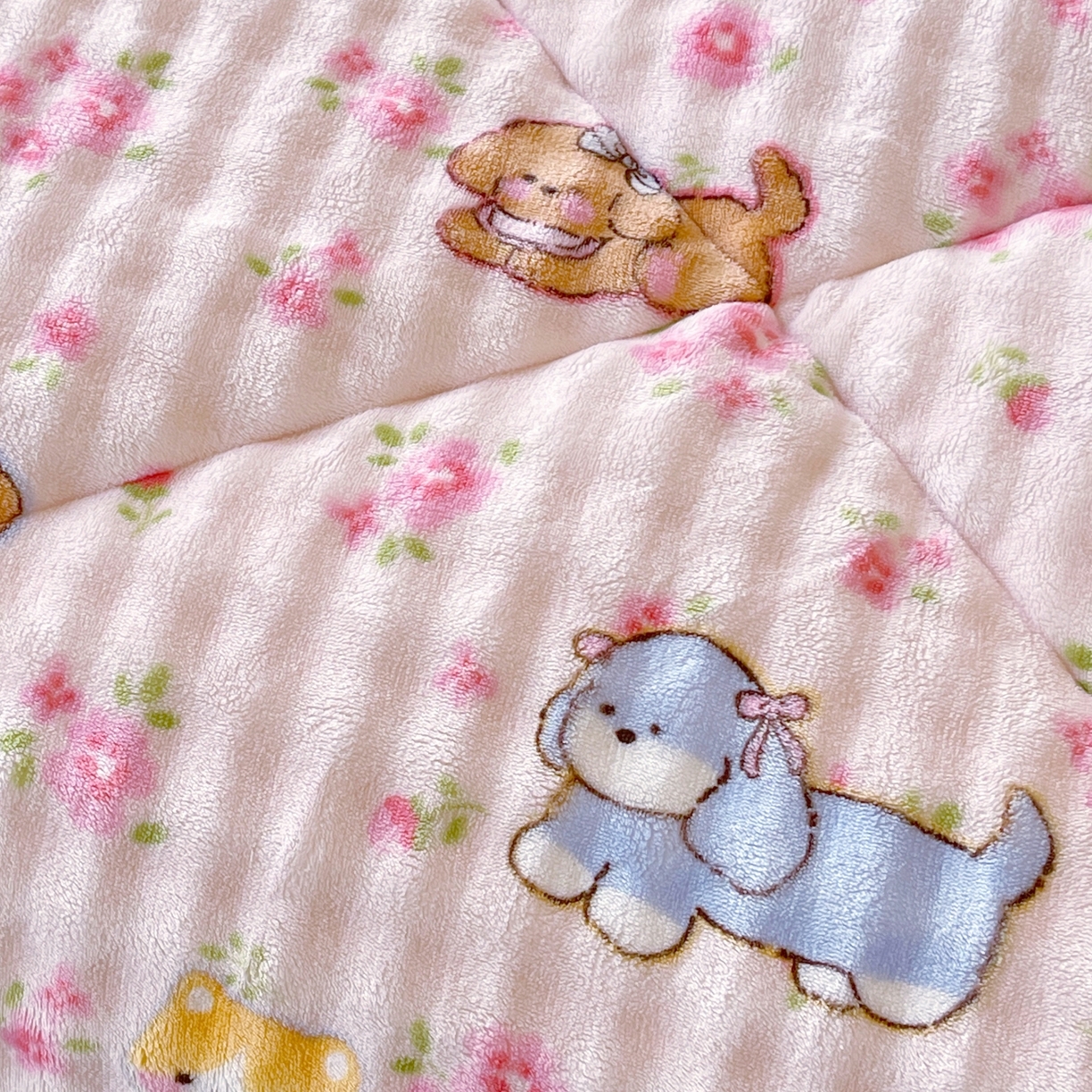 91家纺网 家纺一手货源 找家纺 云家 2025直播热款兔兔绒豆豆被三层夹棉加厚毛毯毯子牛奶绒冬被泡泡兔毛绒保暖被子被芯 萌宠派对