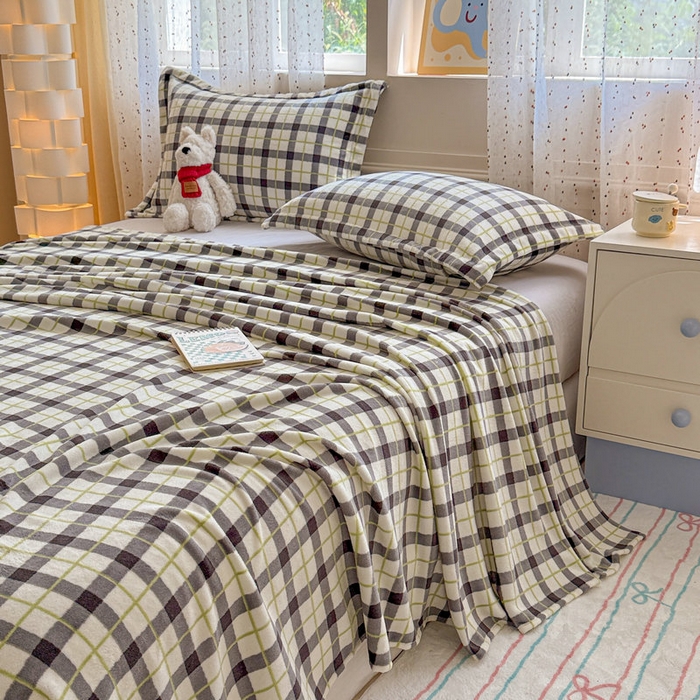 91家纺网 家纺一手货源 找家纺 丽美人 2025新款高克重印花牛奶绒无印风床单款（A类母婴级面料） 浅绿灰格