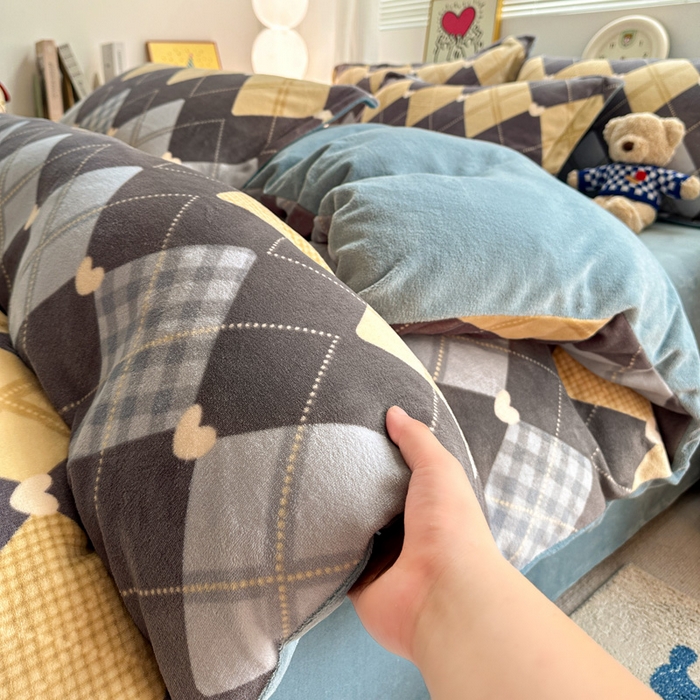 91家纺网 家纺一手货源 找家纺 简一 2025新款小清新牛奶绒印花四件套-花卉系列 英俊风情