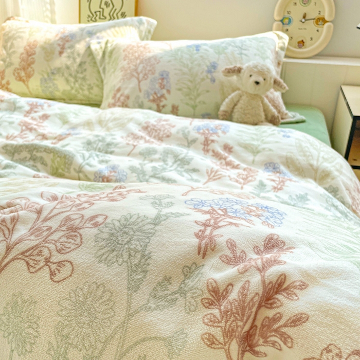 91家纺网 家纺一手货源 找家纺 简一 2025新款小清新牛奶绒印花四件套-花卉系列 幽兰花谷