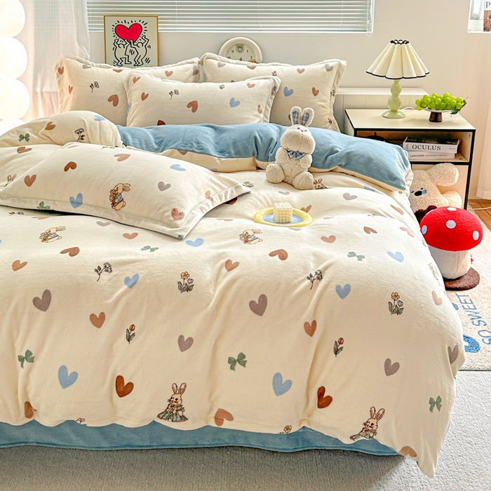 91家纺网 家纺一手货源 找家纺 简一 2025新款小清新牛奶绒印花四件套-卡通系列 兔伴心河