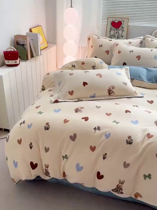 91家纺网 家纺一手货源 找家纺 简一 2025新款小清新牛奶绒印花四件套-卡通系列 兔伴心河