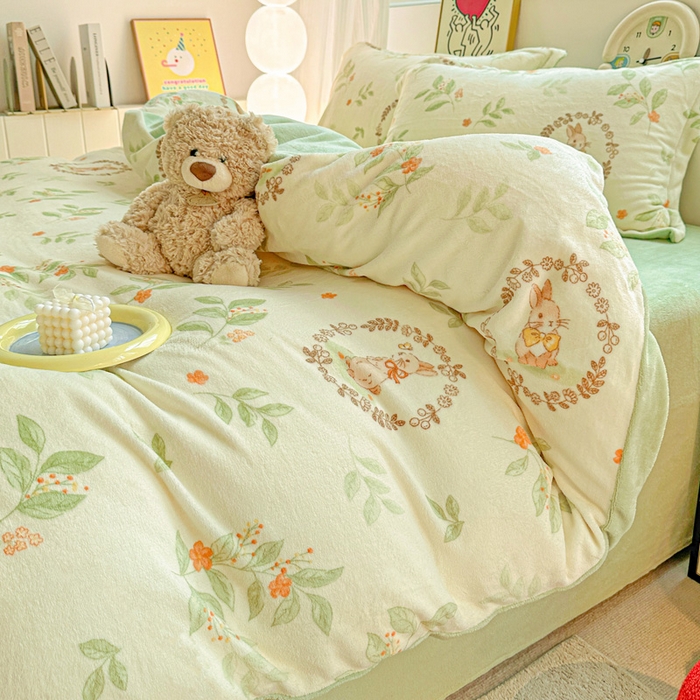 91家纺网 家纺一手货源 找家纺 简一 2025新款小清新牛奶绒印花四件套-卡通系列 叶畔兔语