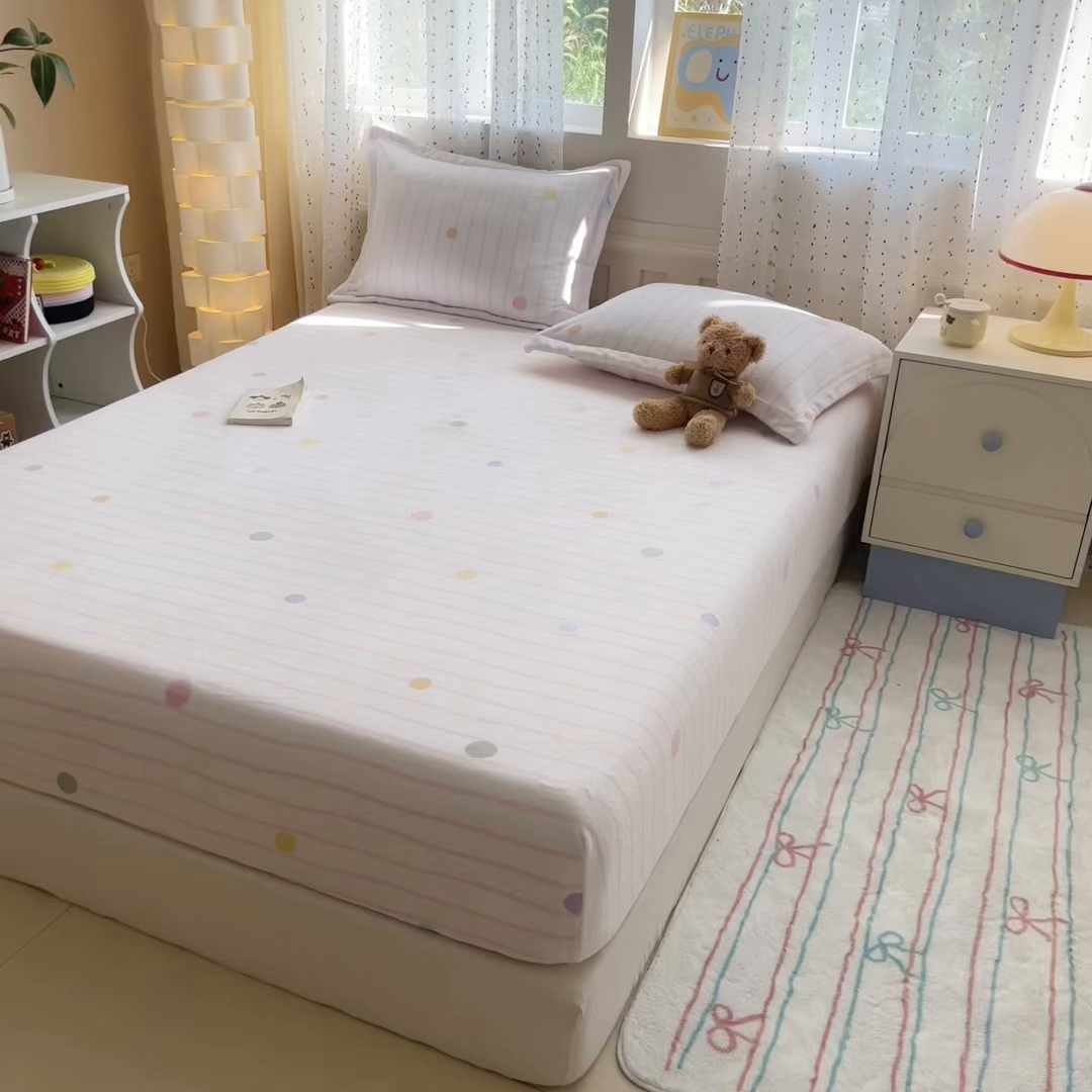 91家纺网 家纺一手货源 找家纺 丽美人 2025新款高克重印花牛奶绒无印风床笠款（A类母婴级面料） 波点粉条