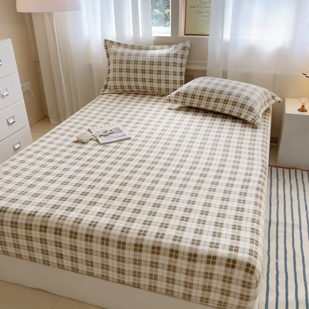 91家纺网 家纺一手货源 找家纺 丽美人 2025新款高克重印花牛奶绒无印风床笠款（A类母婴级面料） 简约咖格