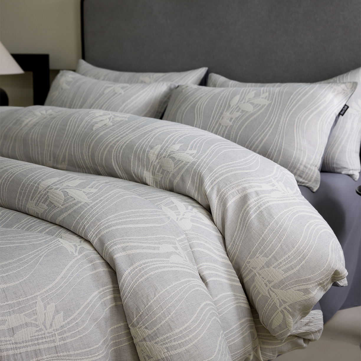 91家纺网 家纺一手货源 找家纺 小叮当家纺仓储工厂店 2025新款提供买家秀爆款花型不断货全棉纯棉A类三层纱加厚磨毛大提花四件套 米斯·兰