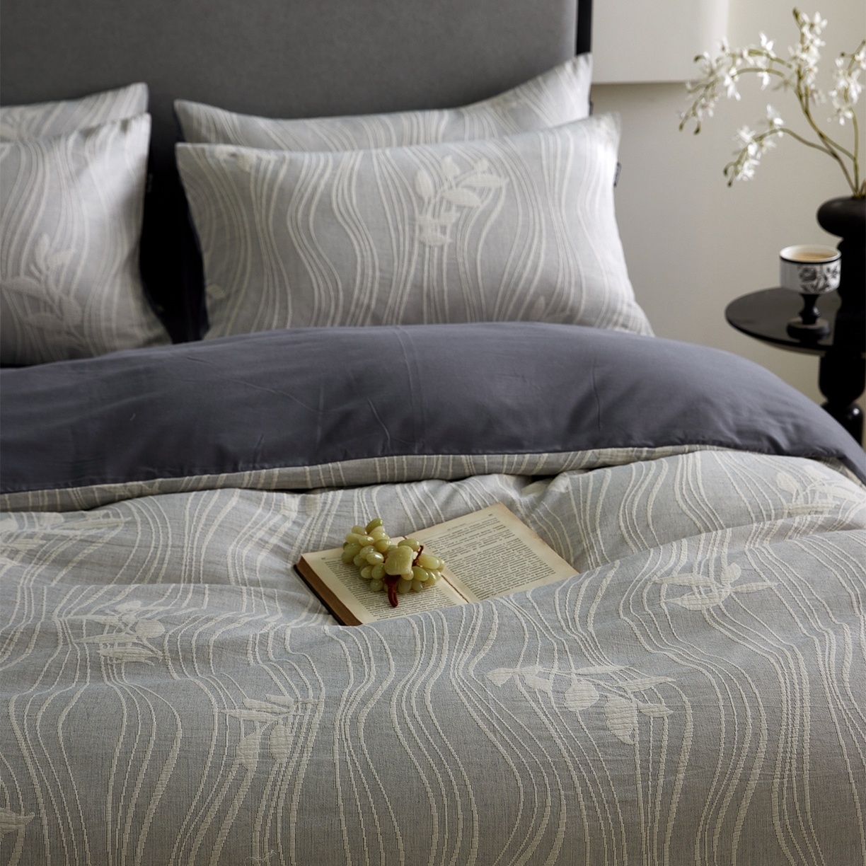 91家纺网 家纺一手货源 找家纺 小叮当家纺仓储工厂店 2025新款提供买家秀爆款花型不断货全棉纯棉A类三层纱加厚磨毛大提花四件套 米斯·兰