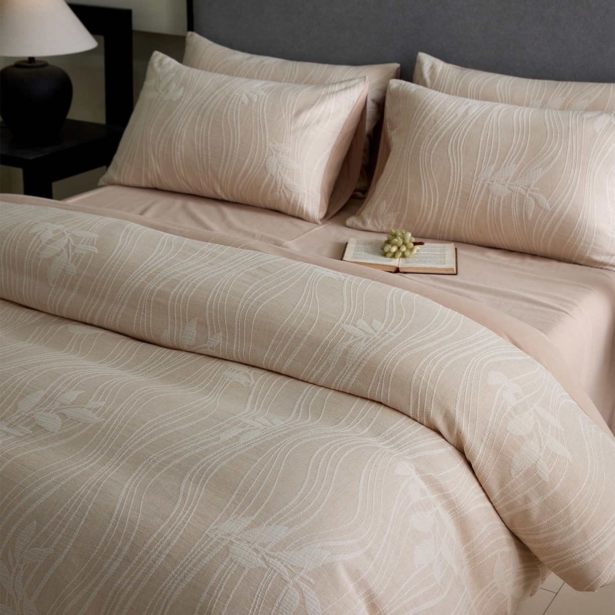 91家纺网 家纺一手货源 找家纺 小叮当家纺仓储工厂店 2025新款提供买家秀爆款花型不断货全棉纯棉A类三层纱加厚磨毛大提花四件套 米斯·米