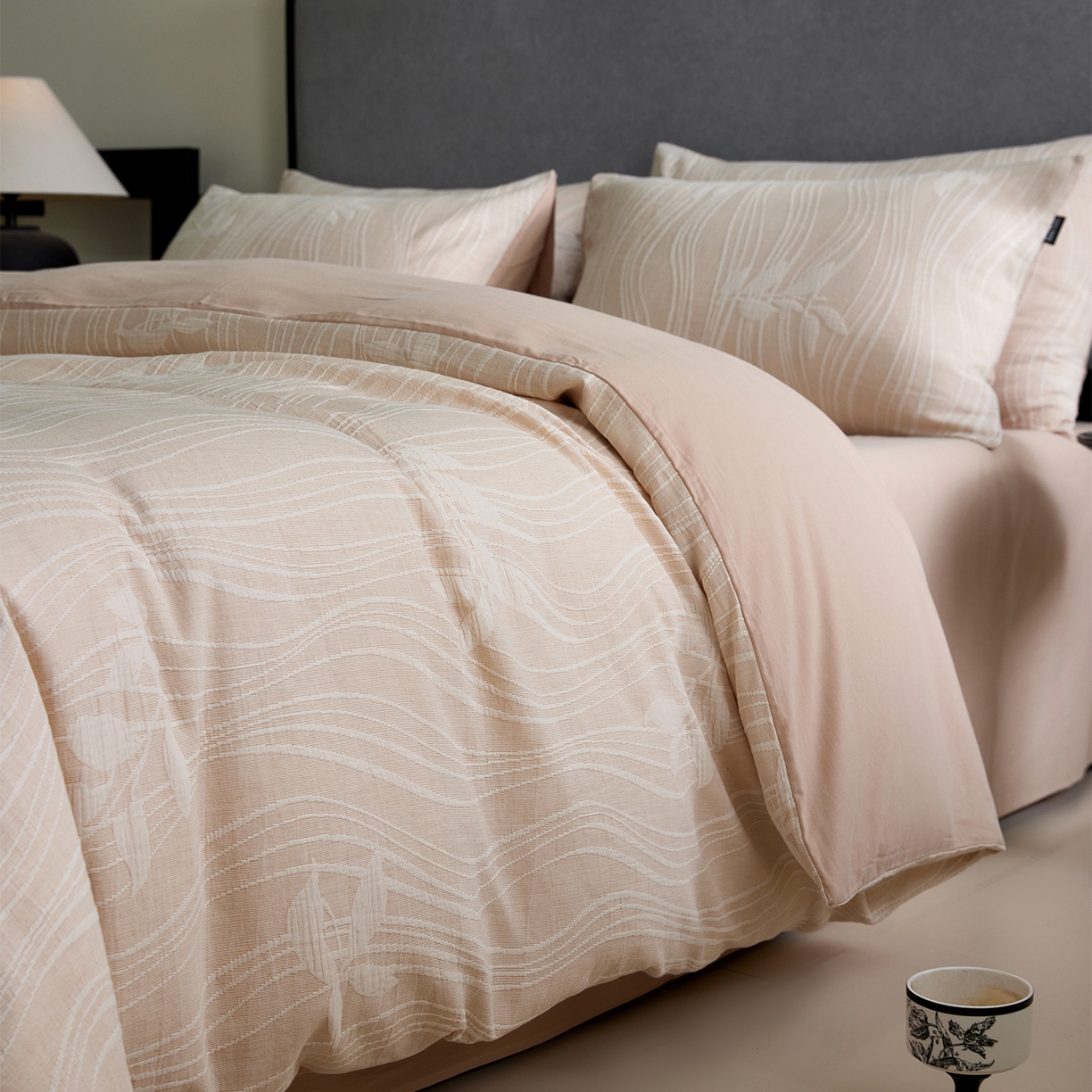 91家纺网 家纺一手货源 找家纺 小叮当家纺仓储工厂店 2025新款提供买家秀爆款花型不断货全棉纯棉A类三层纱加厚磨毛大提花四件套 米斯·米