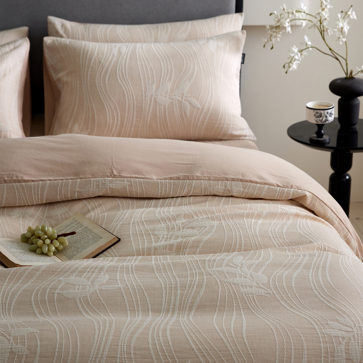 91家纺网 家纺一手货源 找家纺 小叮当家纺仓储工厂店 2025新款提供买家秀爆款花型不断货全棉纯棉A类三层纱加厚磨毛大提花四件套 米斯·米