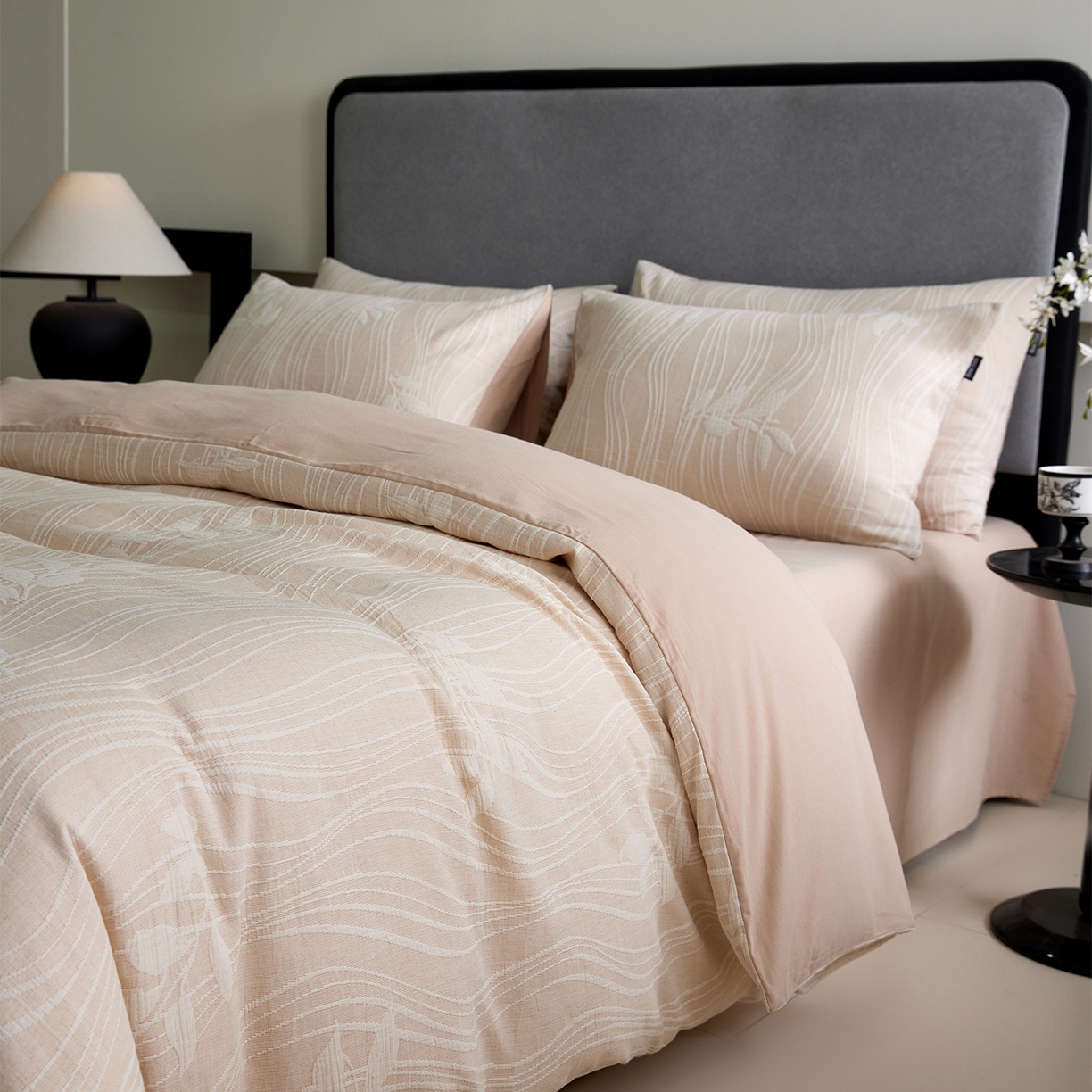 91家纺网 家纺一手货源 找家纺 小叮当家纺仓储工厂店 2025新款提供买家秀爆款花型不断货全棉纯棉A类三层纱加厚磨毛大提花四件套 米斯·米