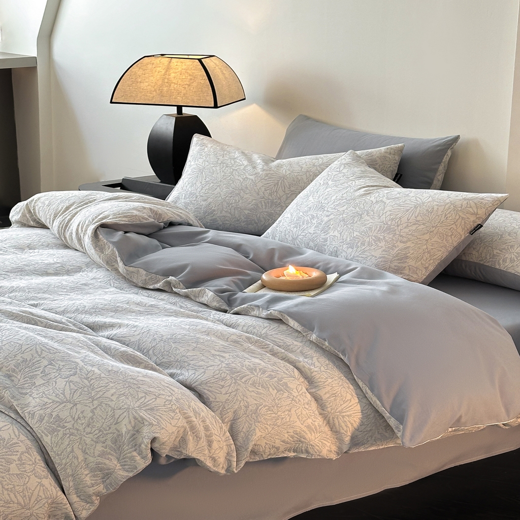 91家纺网 家纺一手货源 找家纺 小叮当家纺仓储工厂店 2025新款提供买家秀爆款花型不断货全棉纯棉A类三层纱加厚磨毛大提花四件套 摩登森林-兰